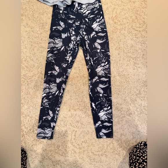 Balance Collection Black/Grey High Rise Workout Leggings - Picture 5 of 6